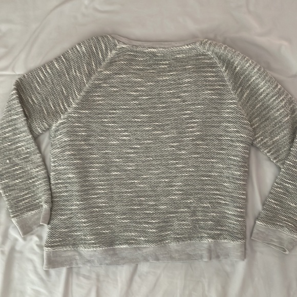 American Eagle, Silver, Long Sleeved Sweater. Size Medium - Picture 7 of 8